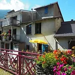 Chaleureuse Maison En Pierres Avec Terrasse Auzat