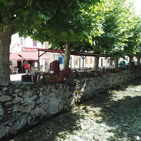 Chaleureuse Maison En Pierres Avec Terrasse Prázdninový dům