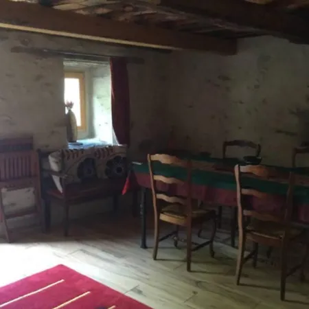 Chaleureuse Maison En Pierres Avec Terrasse Prázdninový dům