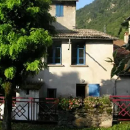 Holiday home Chaleureuse Maison En Pierres Avec Terrasse Auzat