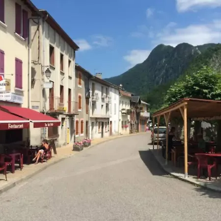 Chaleureuse Maison En Pierres Avec Terrasse