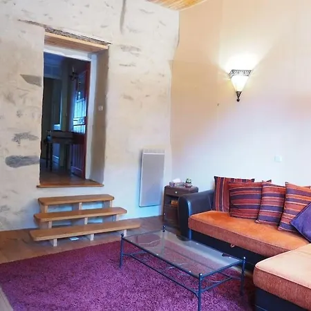 Chaleureuse Maison En Pierres Avec Terrasse Auzat