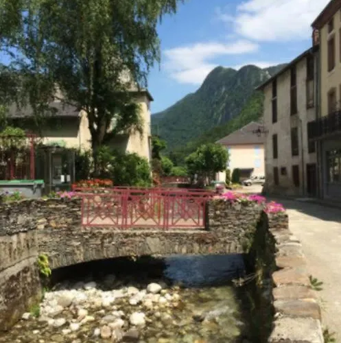 Chaleureuse Maison En Pierres Avec Terrasse Casa vacanze Auzat