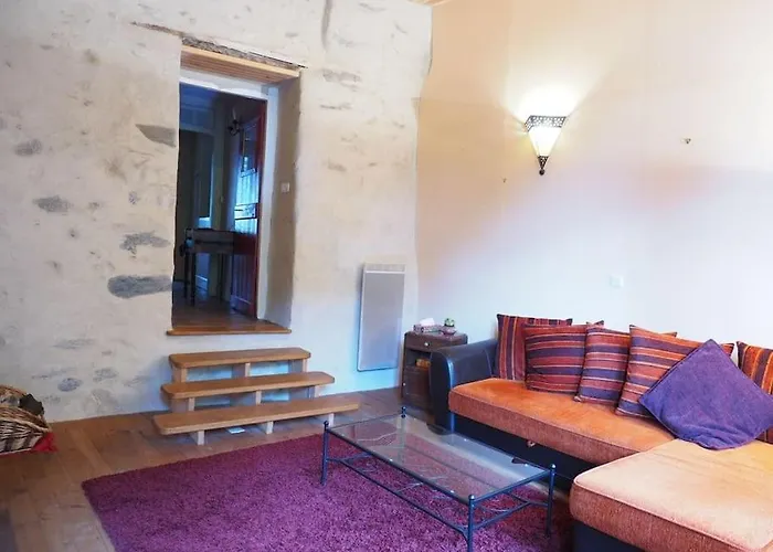 Chaleureuse Maison En Pierres Avec Terrasse Auzat